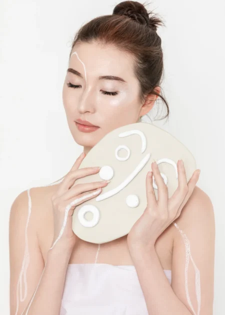 Virtuality and reality — Fashion & Beauty editorial by Weiyan Wu for VOUS Magazine