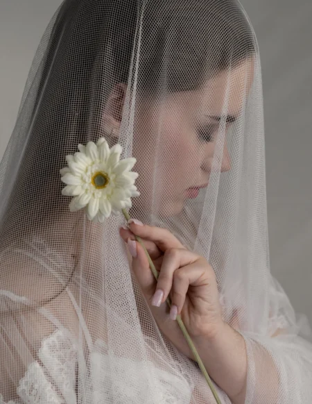 Girl and flowers — Wedding editorial by Grzegorz Kłosok for VOUS Magazine