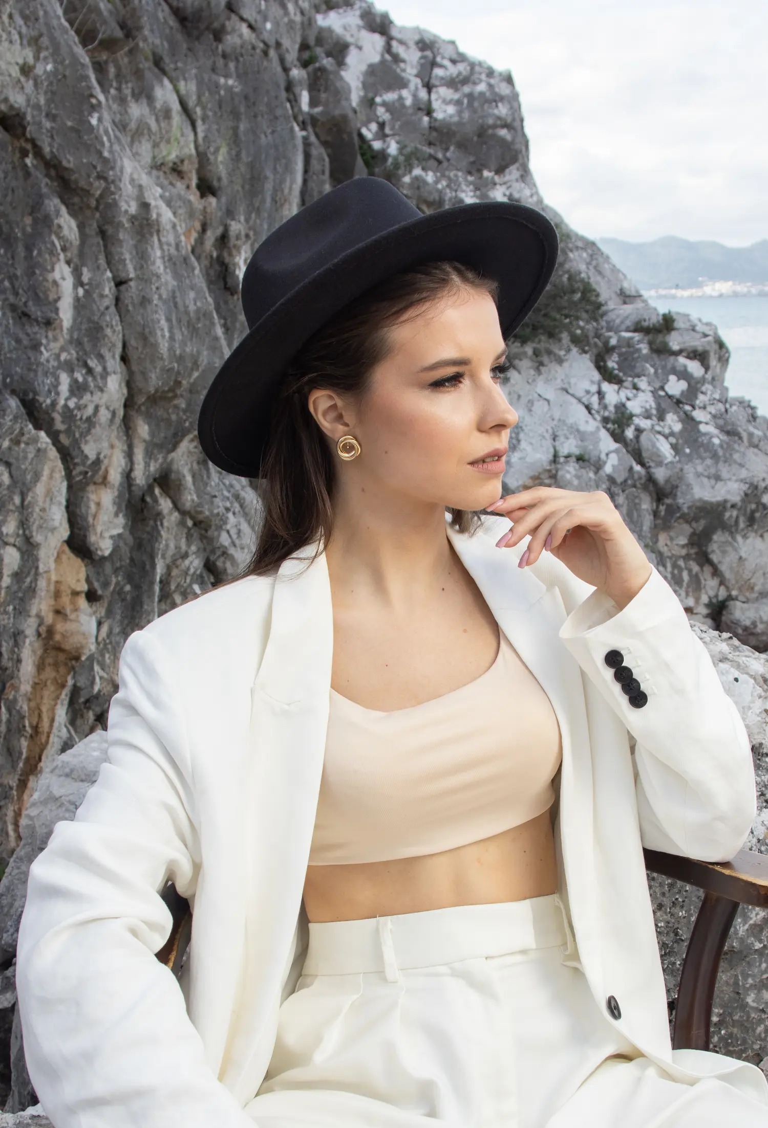 Be by myself — Wedding editorial by Daria Borovikova for VOUS Magazine