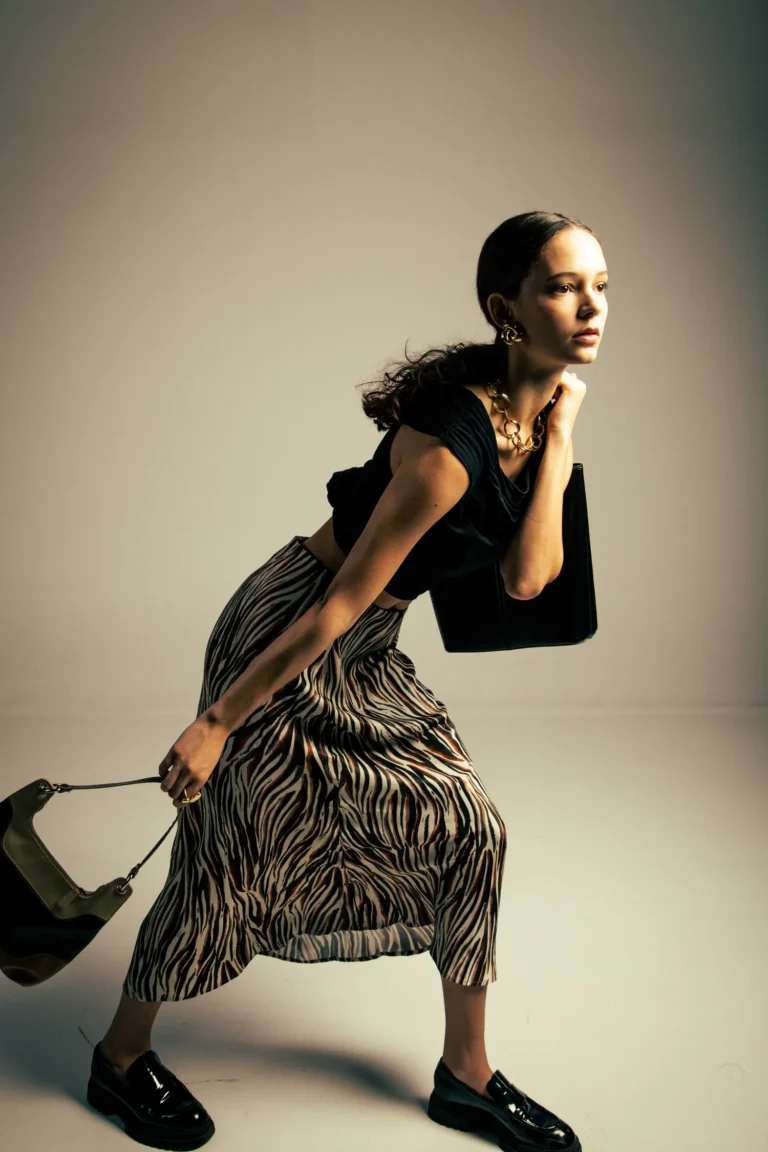 Fashion flashbag — Fashion & Beauty editorial by Moïse Mbarga-Abega for VOUS Magazine