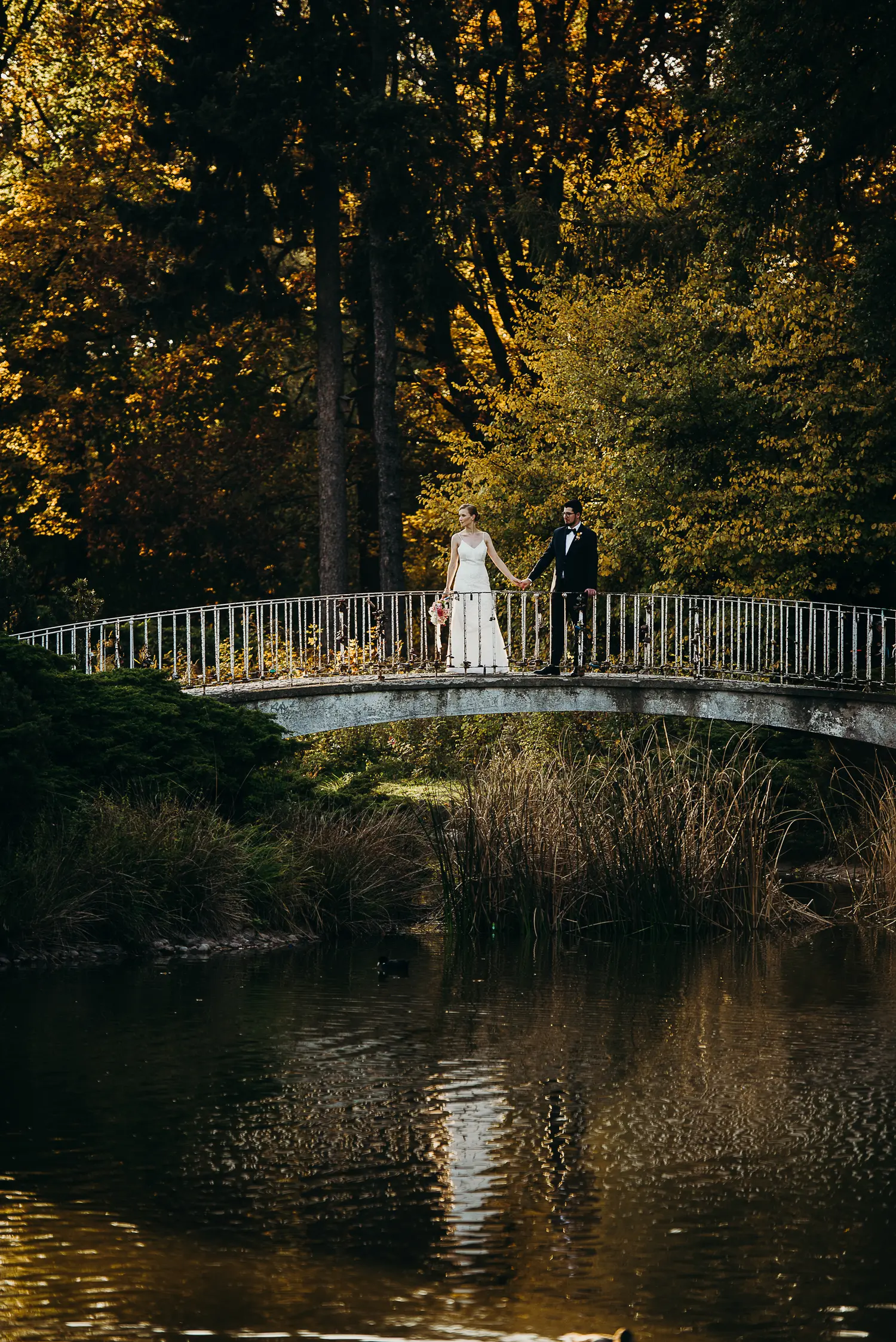 Golden hour of love — Wedding editorial by Joe Zawada for VOUS Magazine