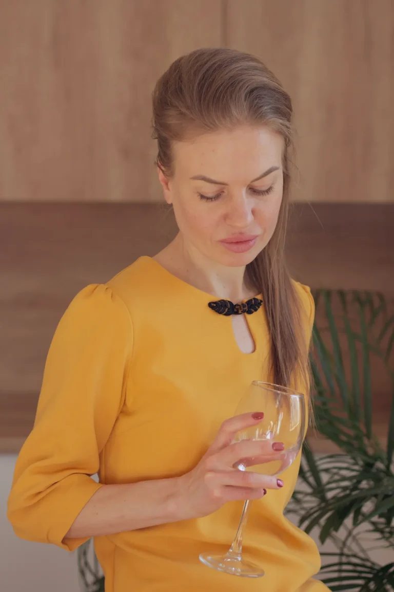The girl in the yellow dress — Fashion & Beauty editorial by Zoya Shkokova for VOUS Magazine