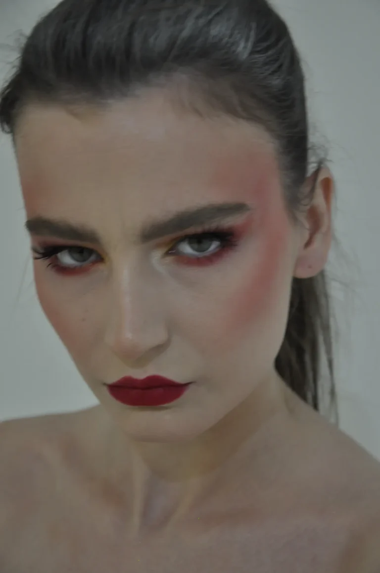 Beauty — Fashion & Beauty editorial by Ivanova Ekaterina Vladimirovna for VOUS Magazine