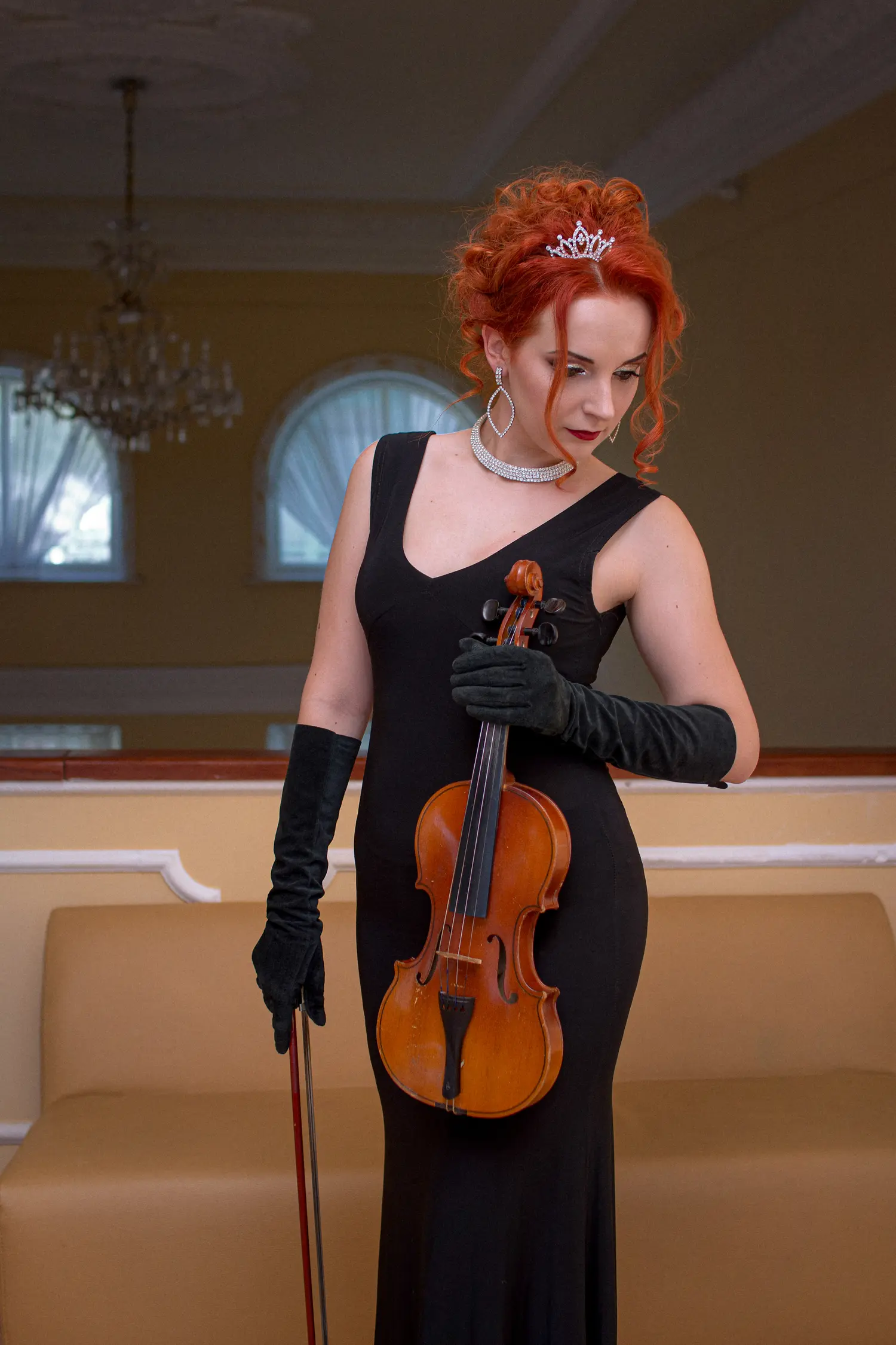Violinist — Fashion & Beauty editorial by Marina Reich for VOUS Magazine