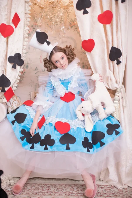 Alice in Wonderland — Teen editorial for VOUS Magazine