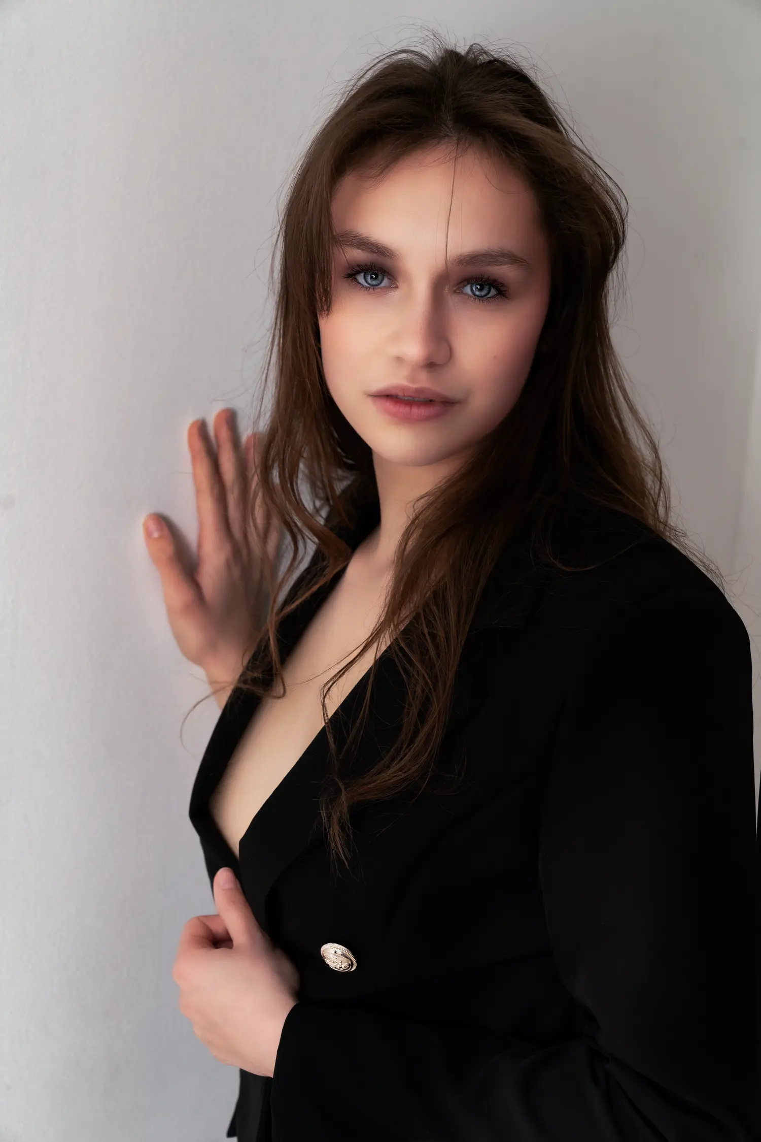 Shoot in Home — Fashion & Beauty editorial by Eddy Decoux for VOUS Magazine