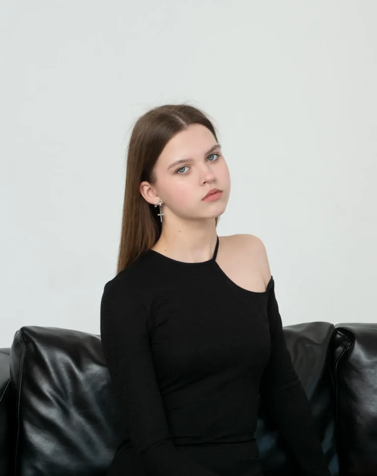 Julia i Alina — Teen editorial by Елена Чабан-Супрон for VOUS Magazine