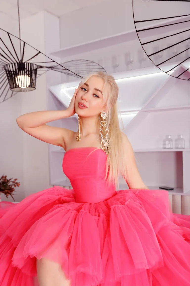 Pink — Fashion & Beauty editorial by Olga Mikulskaya for VOUS Magazine