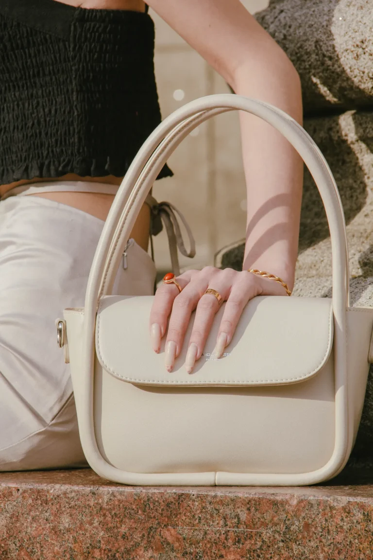 Sommer lady — Fashion & Beauty editorial by Maryia Ilyuchyk for VOUS Magazine
