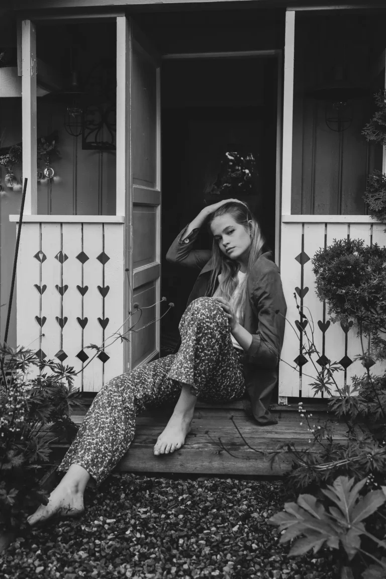 Summertime Sadness — Fashion & Beauty editorial by Henriette Grenness Haga//PerlaFotografi for VOUS Magazine