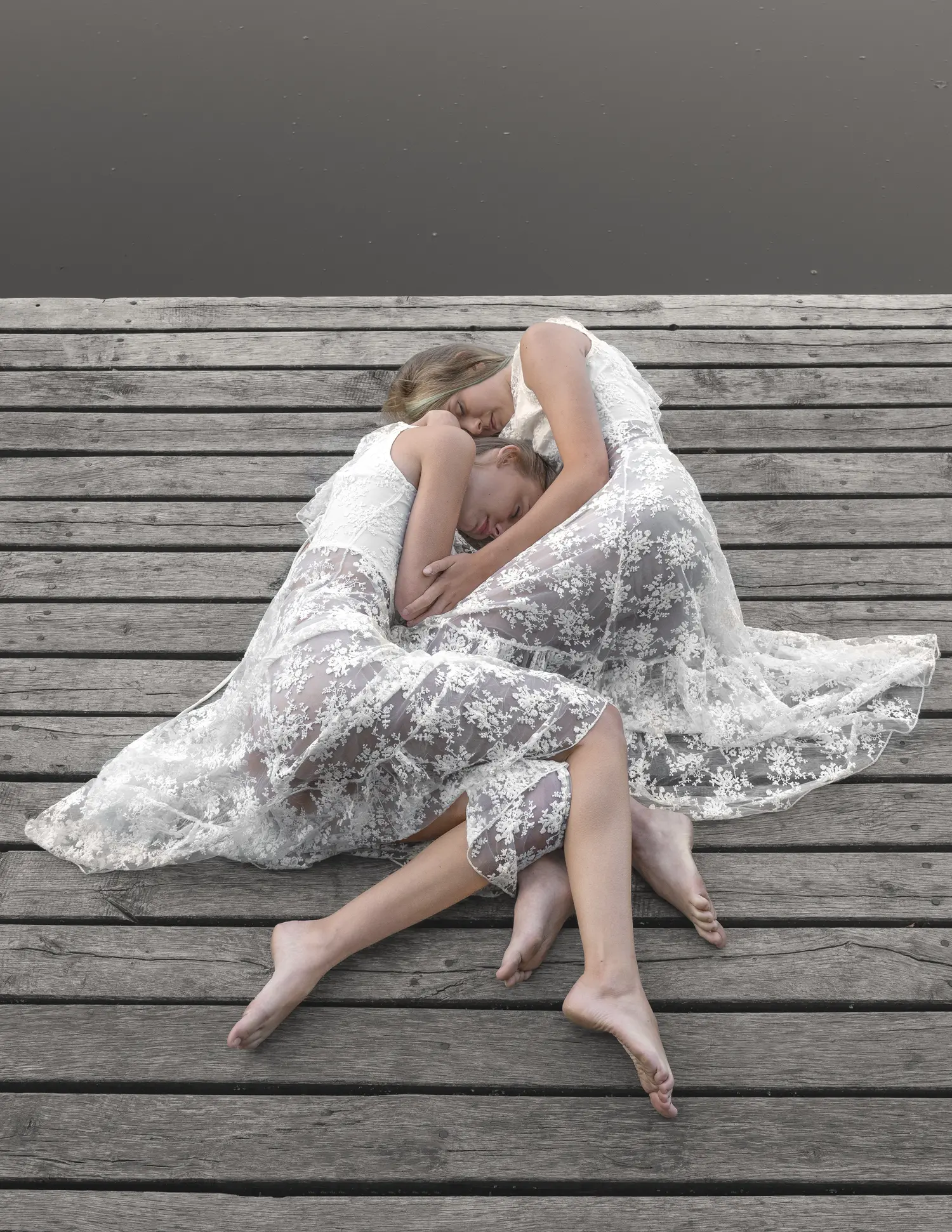 Girls — Fashion & Beauty editorial by Grzegorz Kłosok for VOUS Magazine