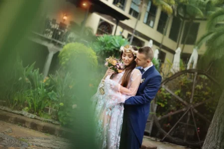 Love Blooms in the Rain: a wedding couple in the green garden of Tenerife Island — Wedding editorial by Elena Feli for VOUS Magazine