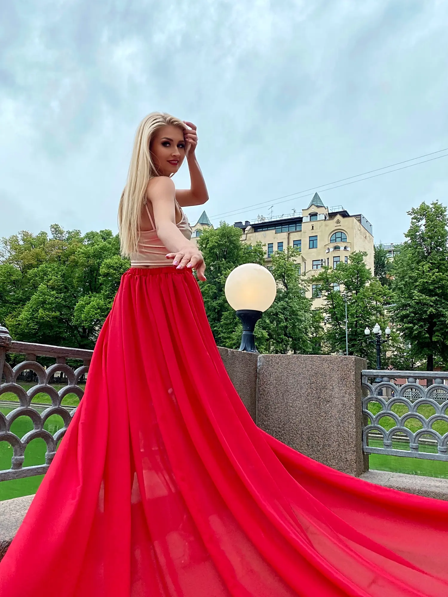 Lovely red — Fashion & Beauty editorial by Victoria Tsarenko for VOUS Magazine