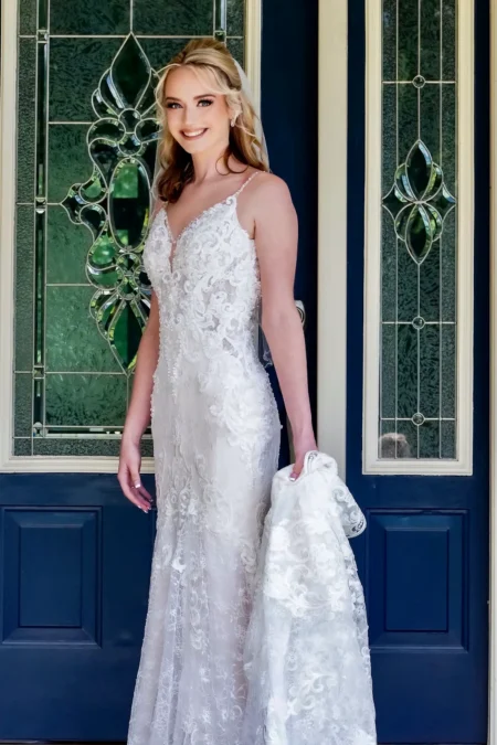 Nothing can make a woman look more beautiful like the glow on her wedding day — Wedding editorial by Jody Fraleigh for VOUS Magazine