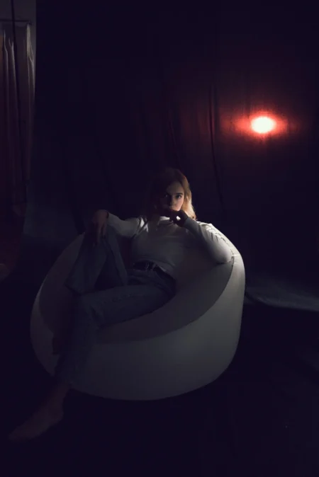 Studio photosession — Fashion & Beauty editorial by Pavel Yuhnevich for VOUS Magazine