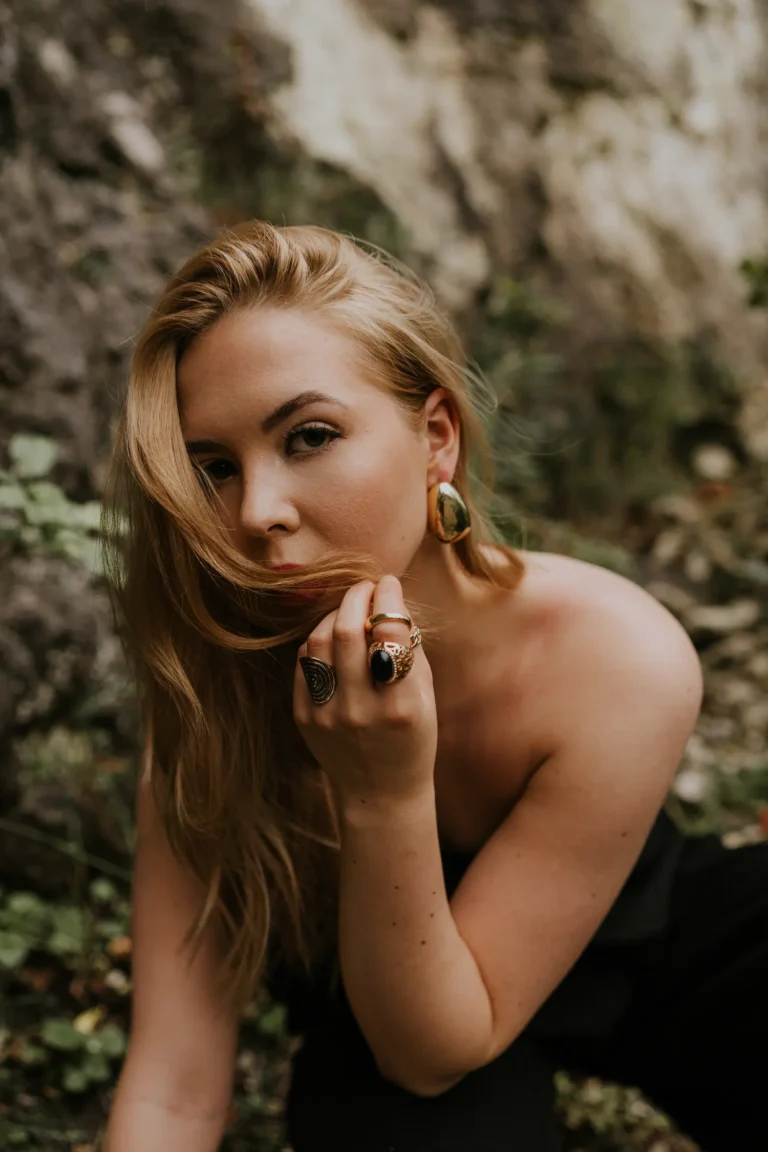 Stone tone — Fashion & Beauty editorial by Wiktoria Kędzior for VOUS Magazine