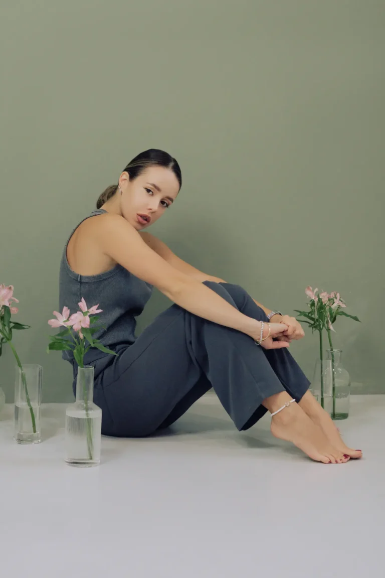 Working Flower — Fashion & Beauty editorial by Юлия Беценко for VOUS Magazine