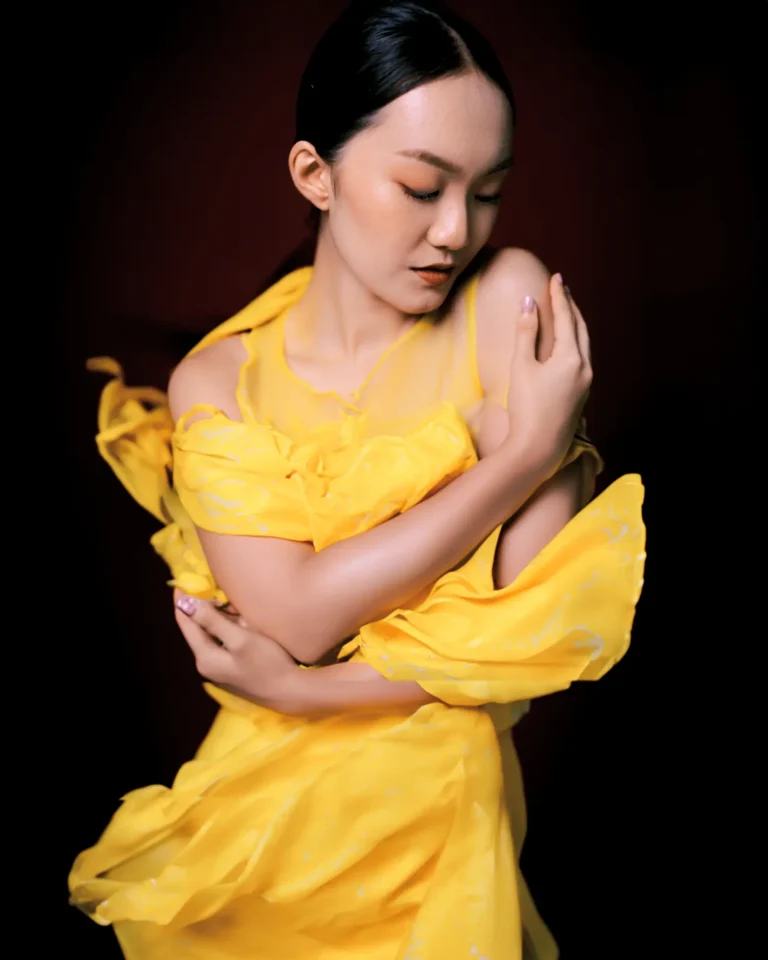 Colaboration Between human Aestetik and Artificial Intelligence — Fashion & Beauty editorial by Amru Shakir for VOUS Magazine