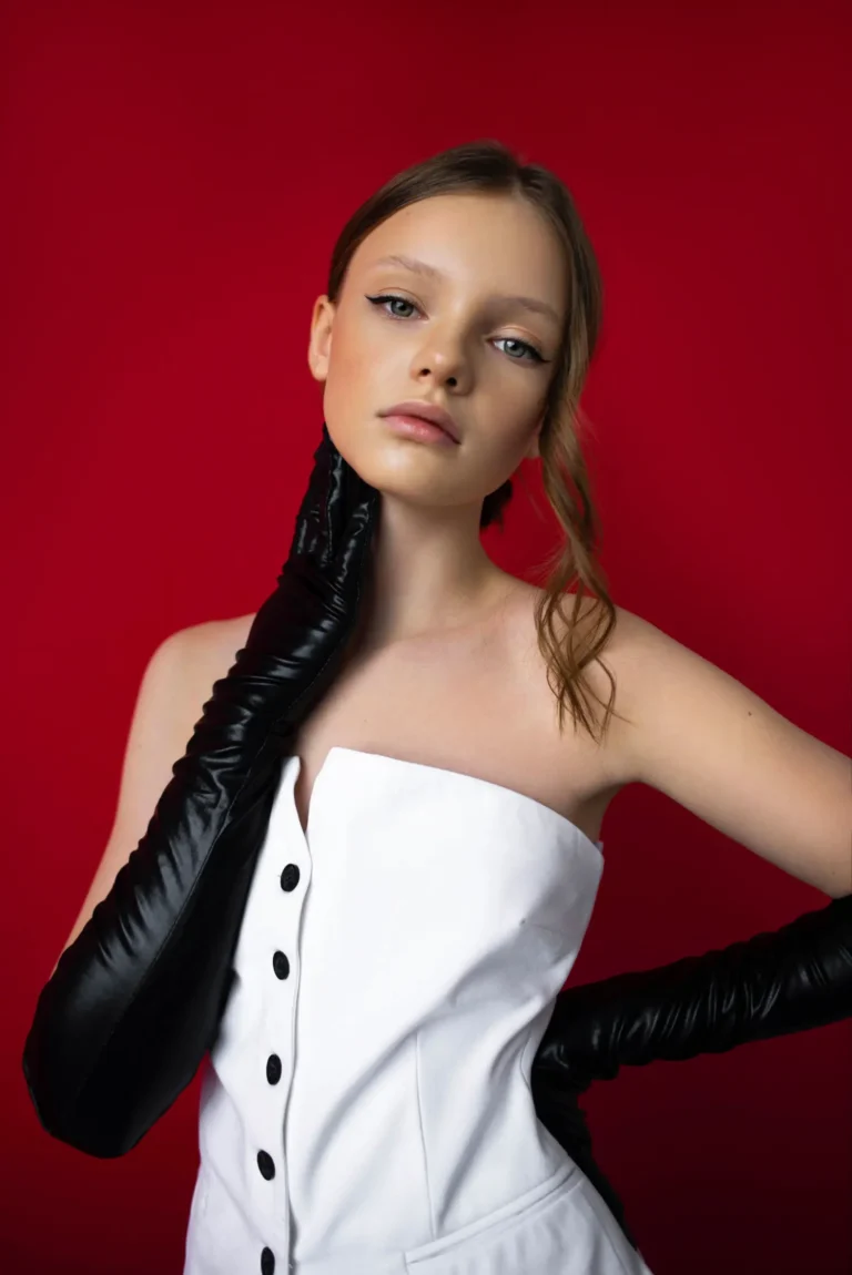 Darina — Fashion & Beauty editorial by Julia Yaseva for VOUS Magazine