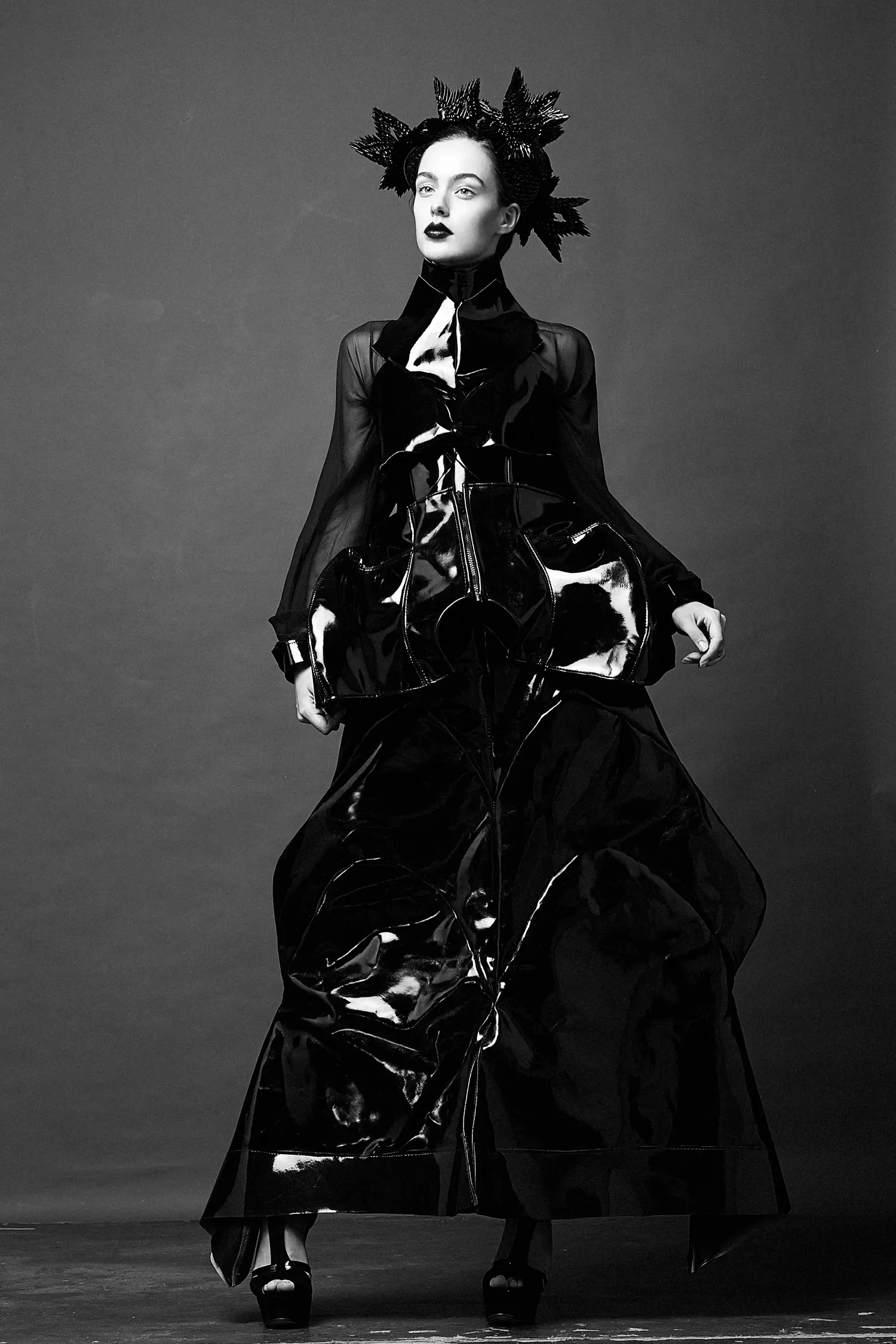 Deformed Manipulation — Fashion & Beauty editorial for VOUS Magazine