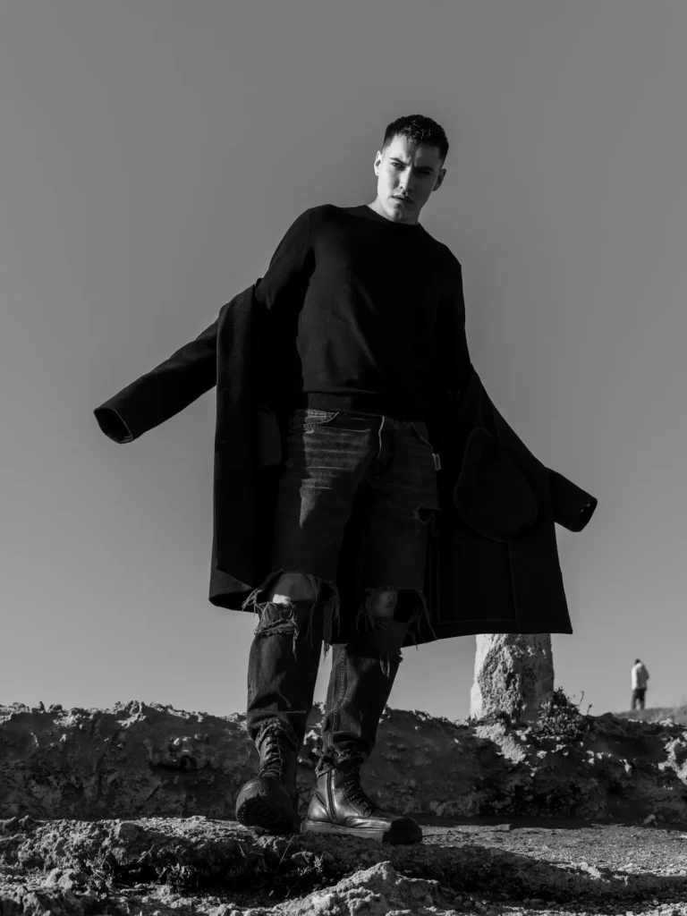 Somewhere on the moon — Fashion & Beauty editorial by Paolo Ponsillo for VOUS Magazine