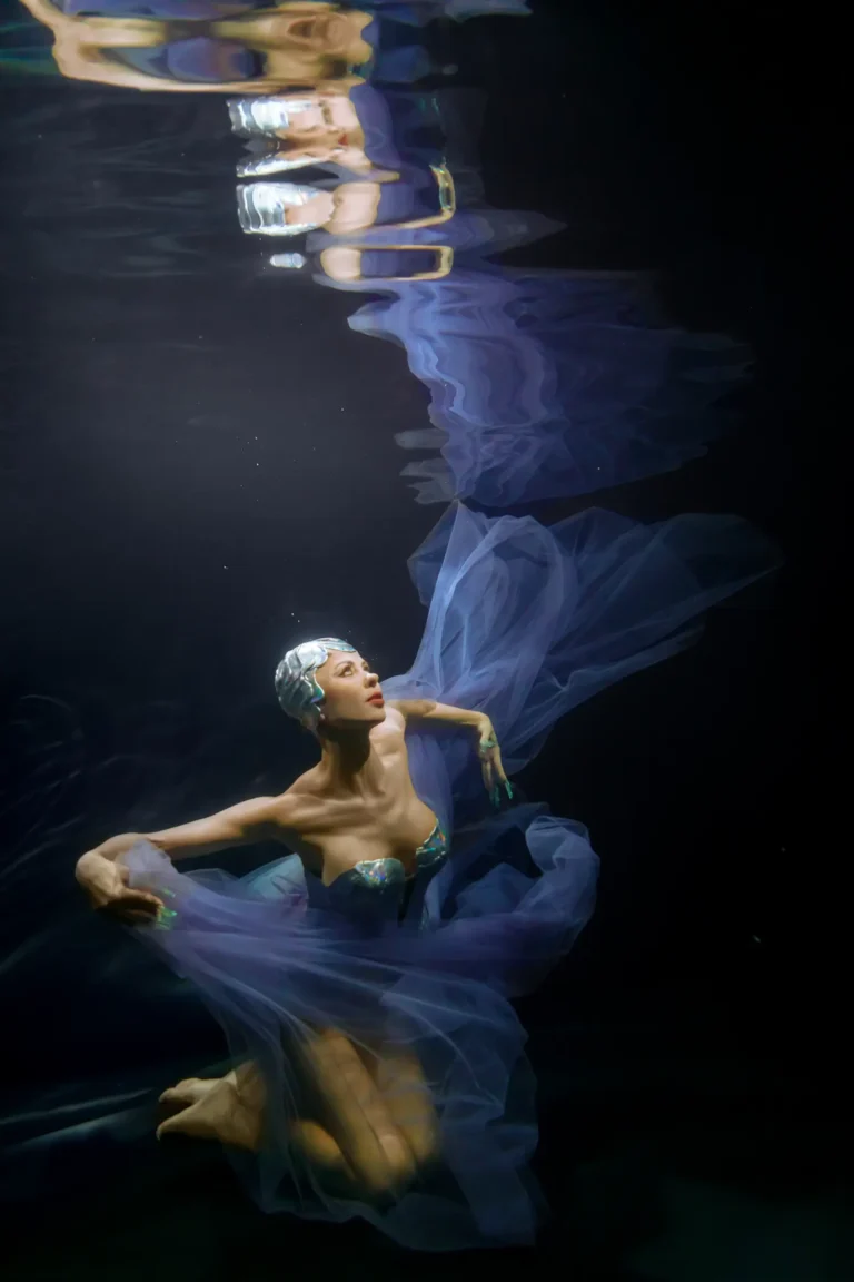 Deep inside — Fashion & Beauty editorial by Anna Kurmaeva for VOUS Magazine