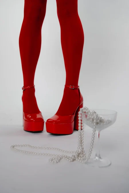Beauty of red — Fashion & Beauty editorial by Daria Homola for VOUS Magazine