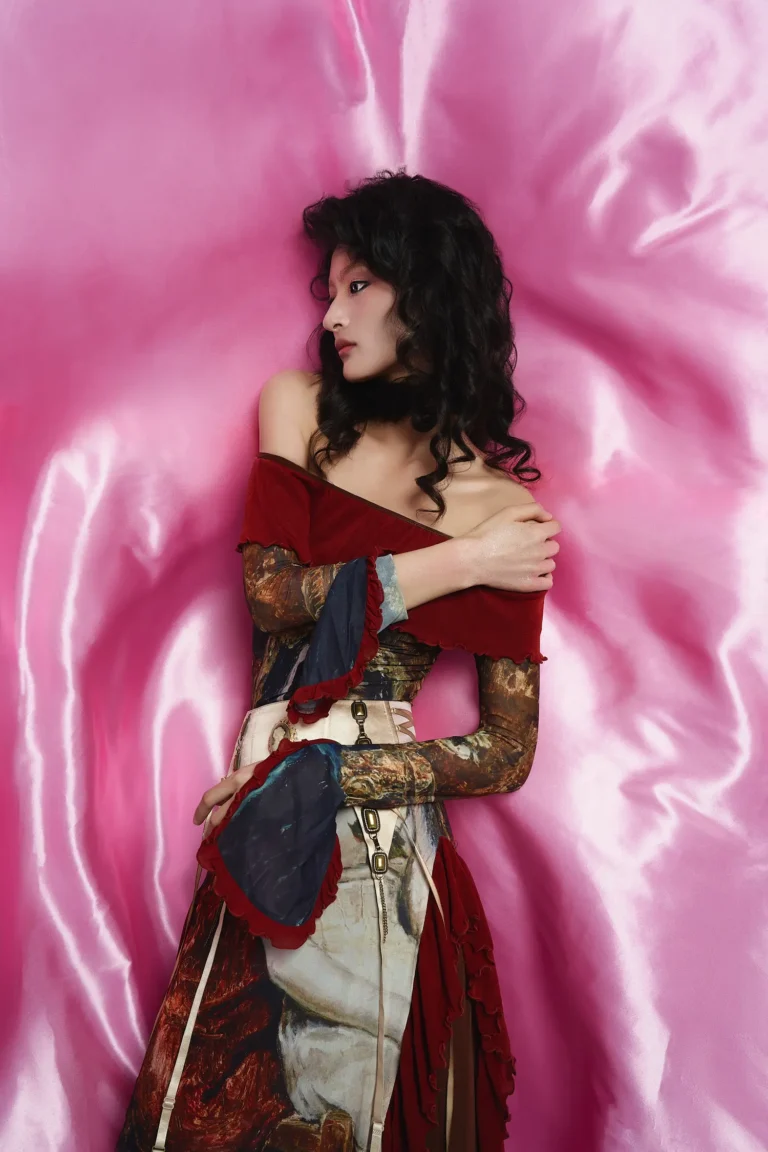 Silk dreamland — Portrait editorial by Angie Zhong for VOUS Magazine