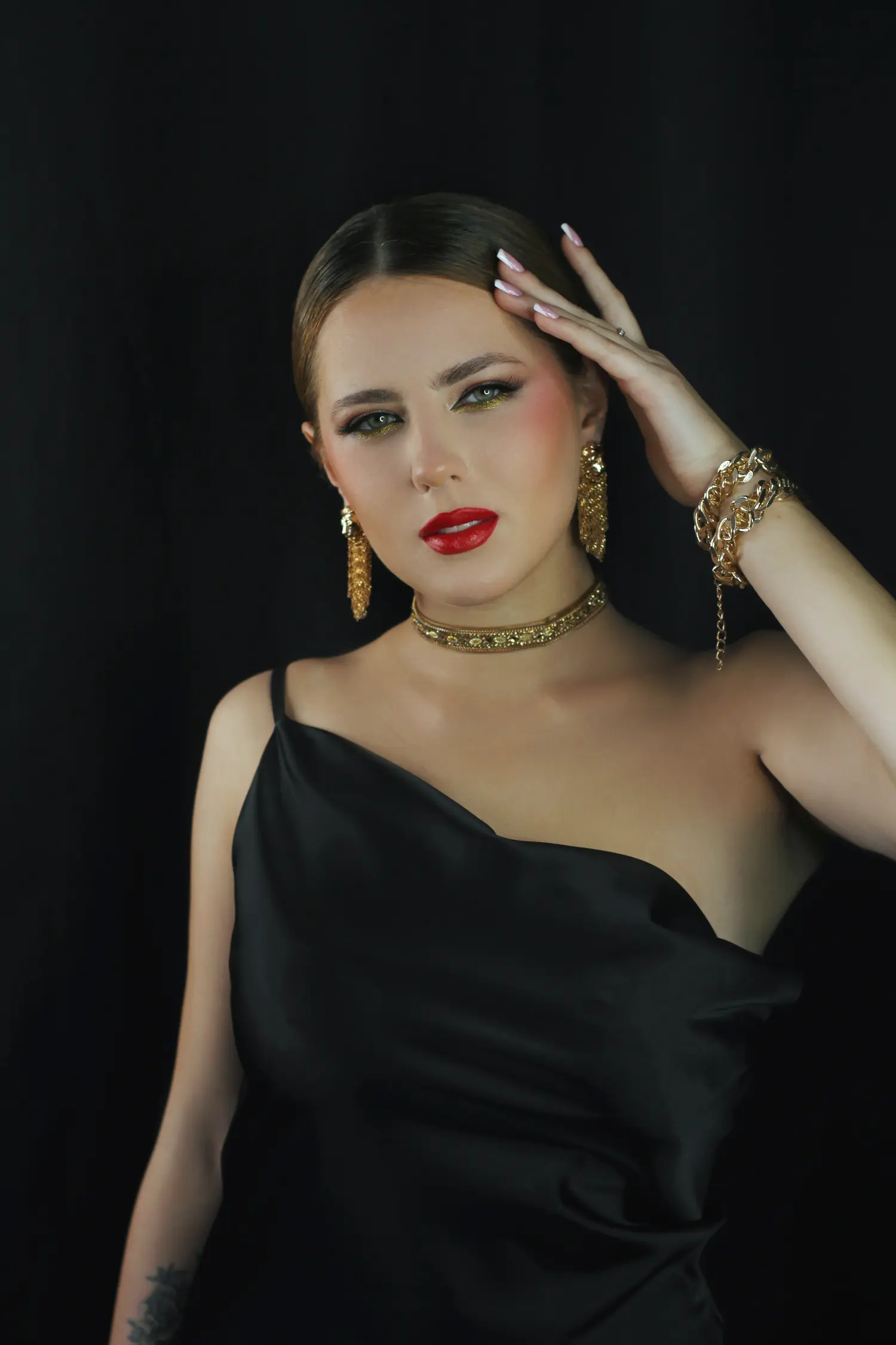 Το Χρυσό Μήλο — Beauty editorial by Or.mirov Egor Halaimov for VOUS Magazine