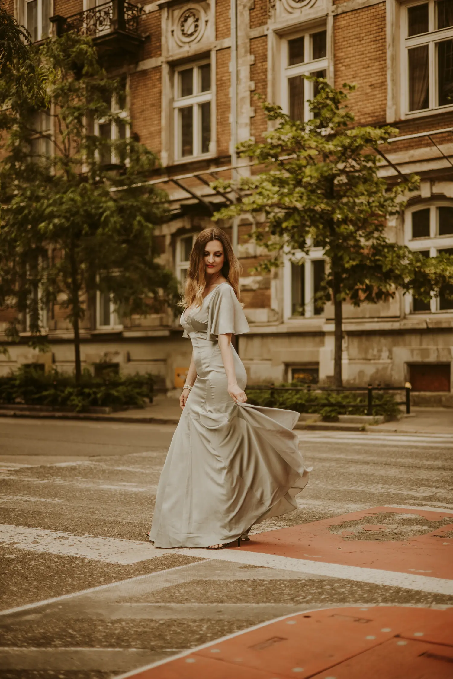 Dancing in the street — Street editorial by Anna Saczawa for VOUS Magazine