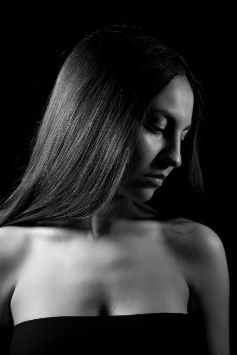 Lo sguardo di una donna — Portrait editorial for VOUS Magazine