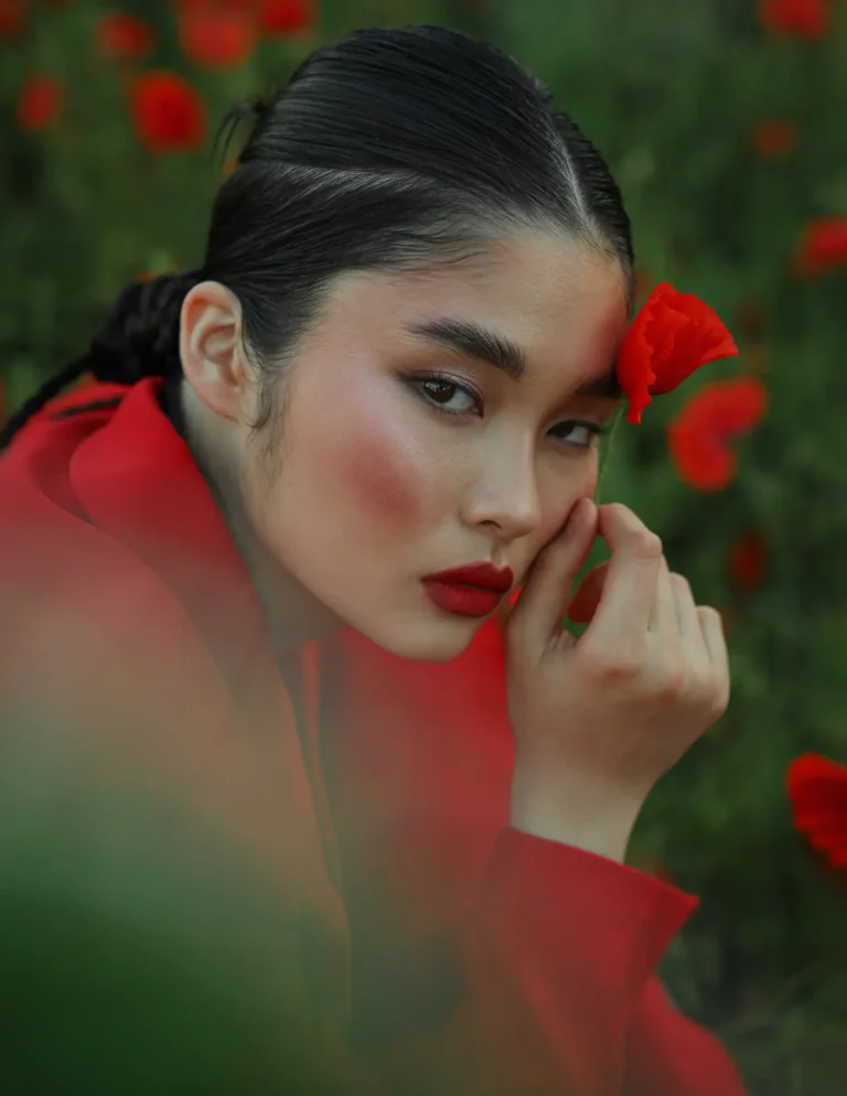 Poppies — Street editorial by Жанна Соснина for VOUS Magazine