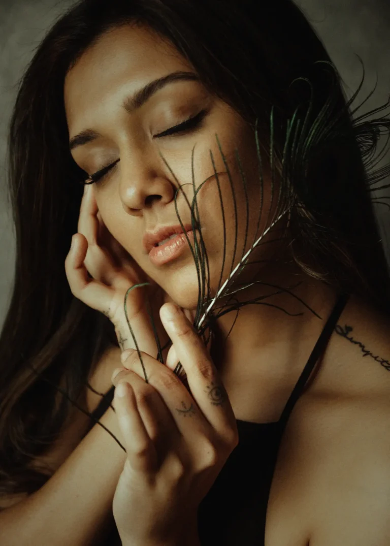 Sarini — Portrait editorial by Irisa Didrisa for VOUS Magazine