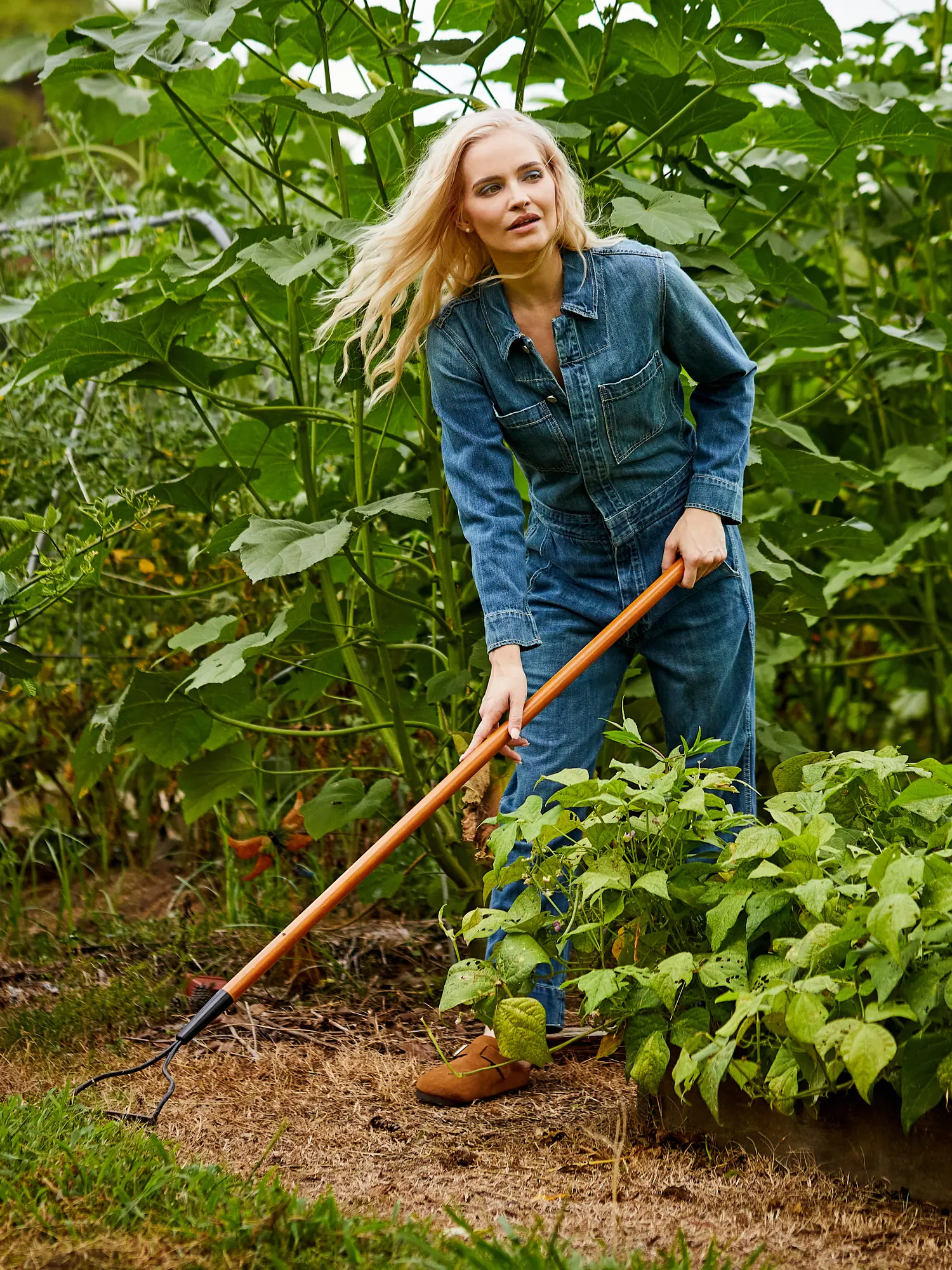 Day in the Garden — Fashion & Beauty editorial by Orlando Behar for VOUS Magazine
