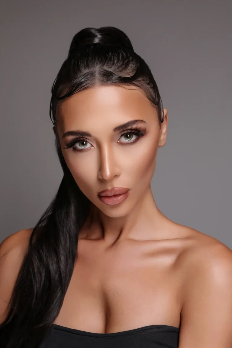 Julia — Beauty editorial by Julia Mindar for VOUS Magazine