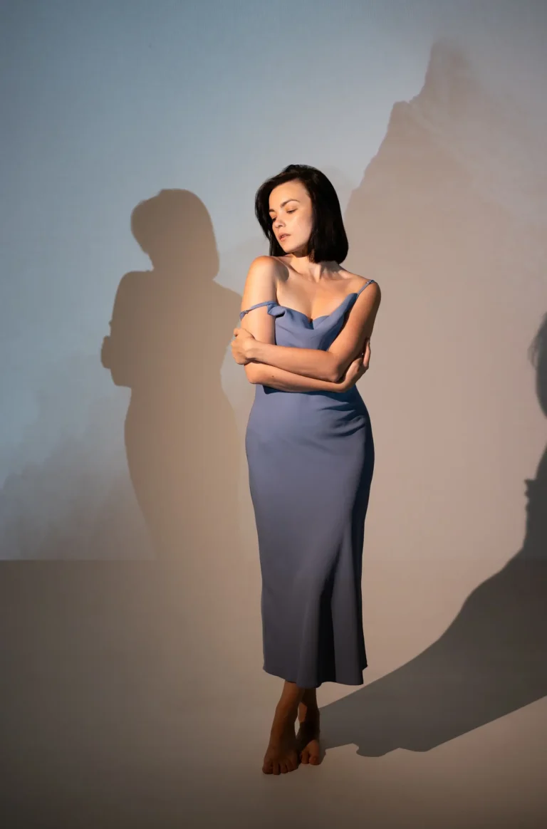 Tatiana Rodimova. Shooting with a projector — Fashion & Beauty editorial by Yana Maygur for VOUS Magazine