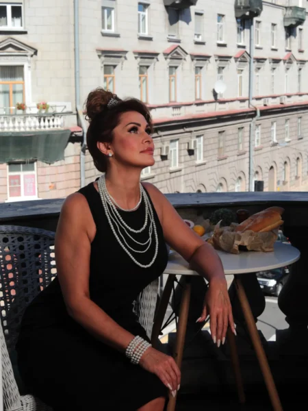 Breakfast at Tiffany's — Fashion & Beauty editorial for VOUS Magazine