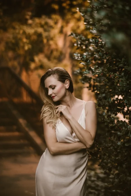 En evening in the old quarter — Portrait editorial by Martyna Kawka for VOUS Magazine