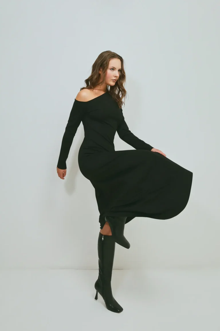 Ksenia — Fashion & Beauty editorial by Tatiana Velikanova for VOUS Magazine