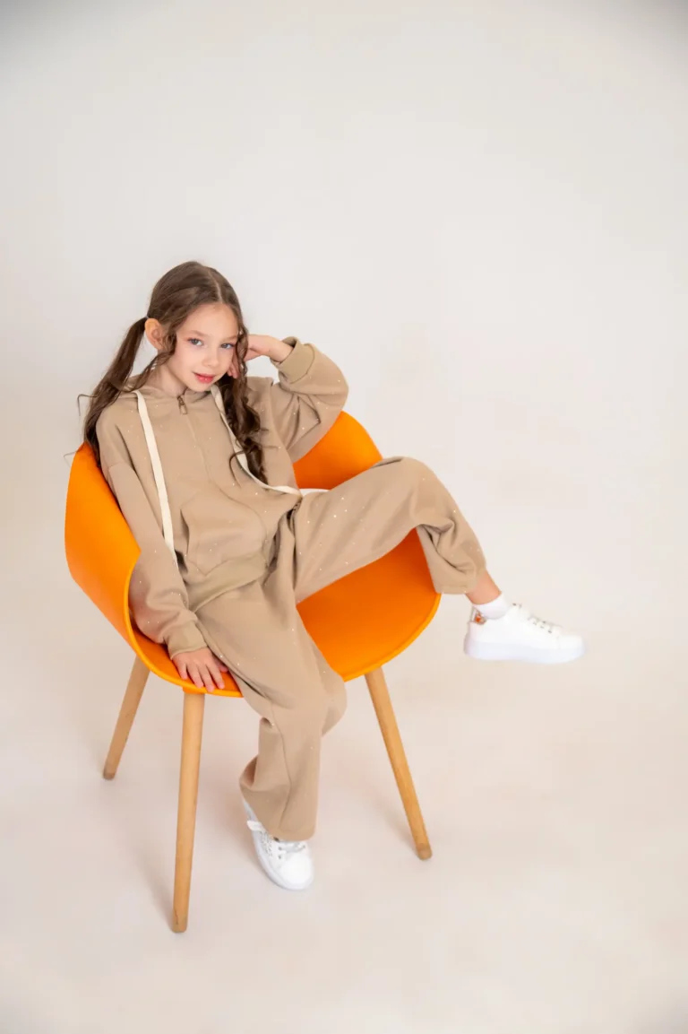 Strana Flamingo — VOUS Magazine · The November Teen Edition · Vol.2 · 2024