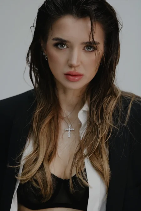 If you can dream it, then you can achieve it — Portrait editorial by Екатерина Василевская for VOUS Magazine