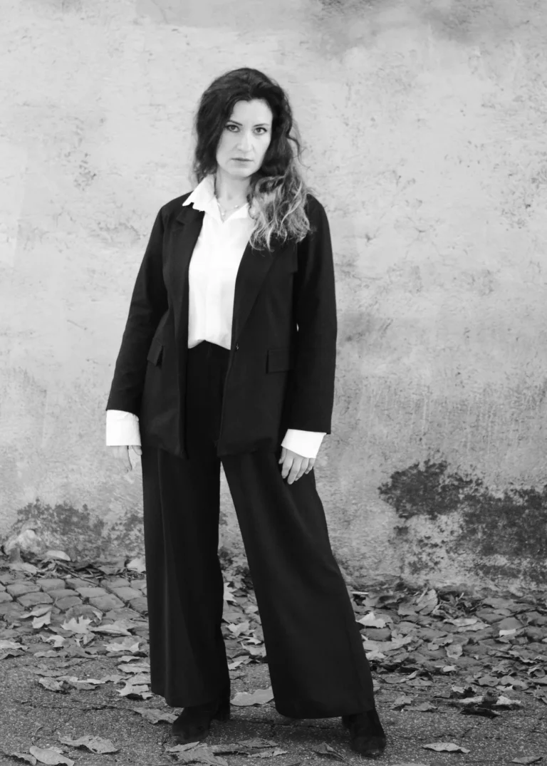 I live my life — Portrait editorial by Irina CHERNOVA for VOUS Magazine