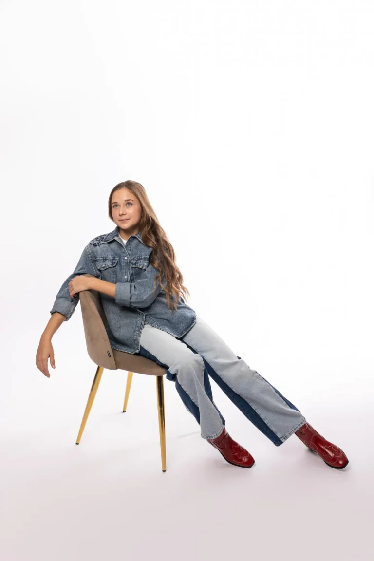 Mila's story — Teen editorial by Finegold Production for VOUS Magazine