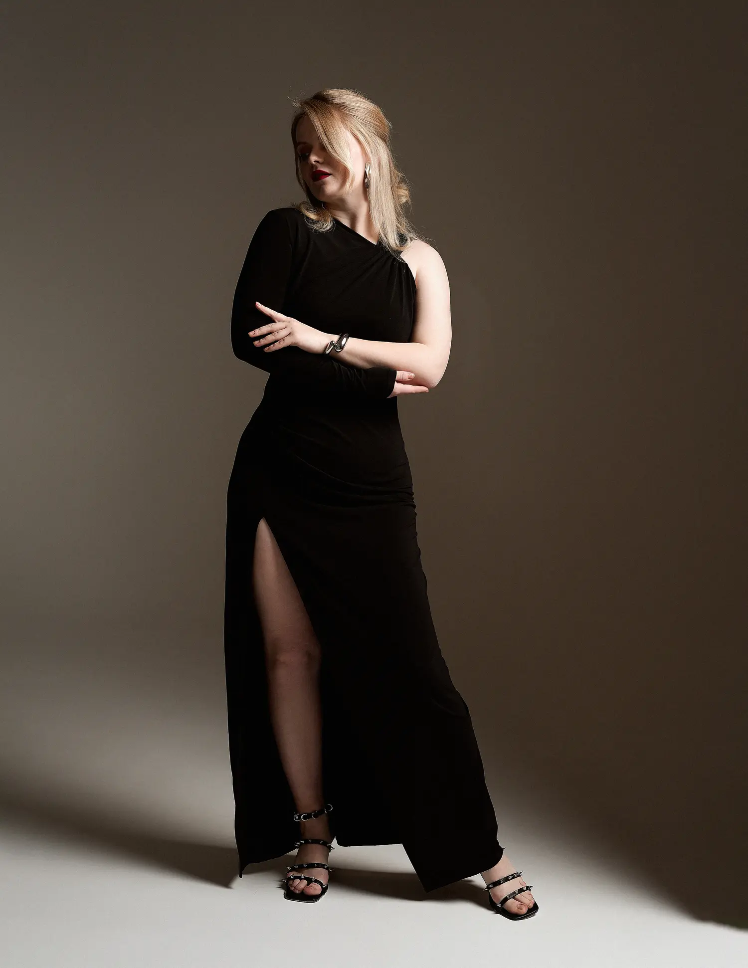Vasilisa — Fashion & Beauty editorial by Ksenia Belaya for VOUS Magazine