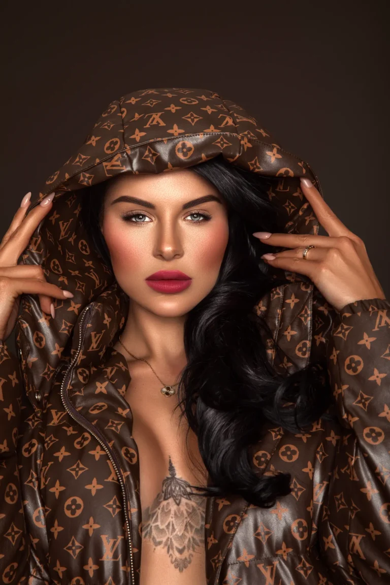 mode Beauty — Portrait editorial by Ramin for VOUS Magazine