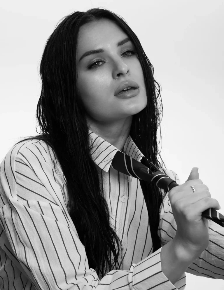 Daria — Fashion & Beauty editorial by Julia Cherkasskaya for VOUS Magazine