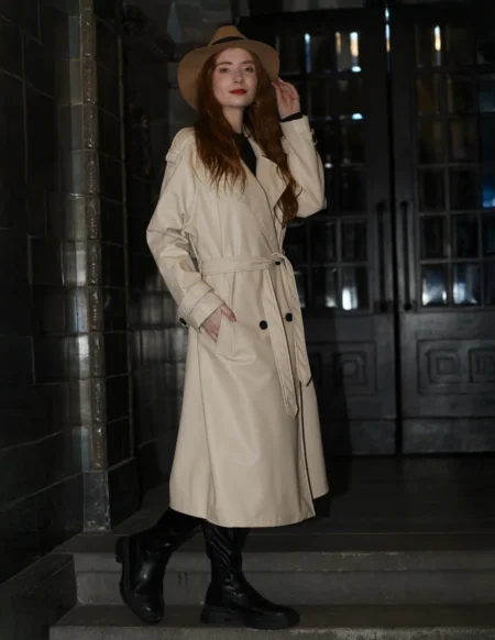 Urban Elegance in Beige – Timeless Trench Coat Style — Fashion editorial by Dorota Przybyłka for VOUS Magazine