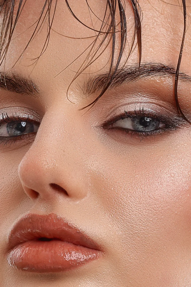 Glamorous — Portrait editorial by Susann Loessin for VOUS Magazine