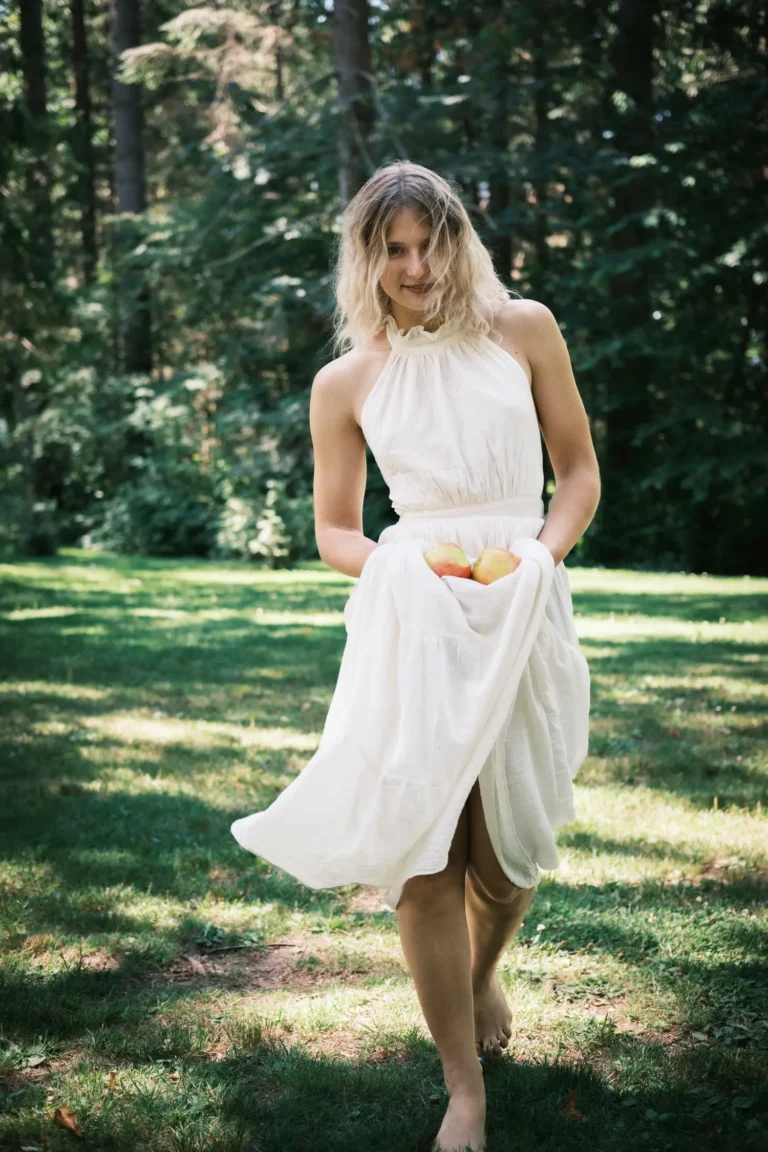 In Stillness, Bloom — Portrait editorial by Luis R.R. Siqueira for VOUS Magazine