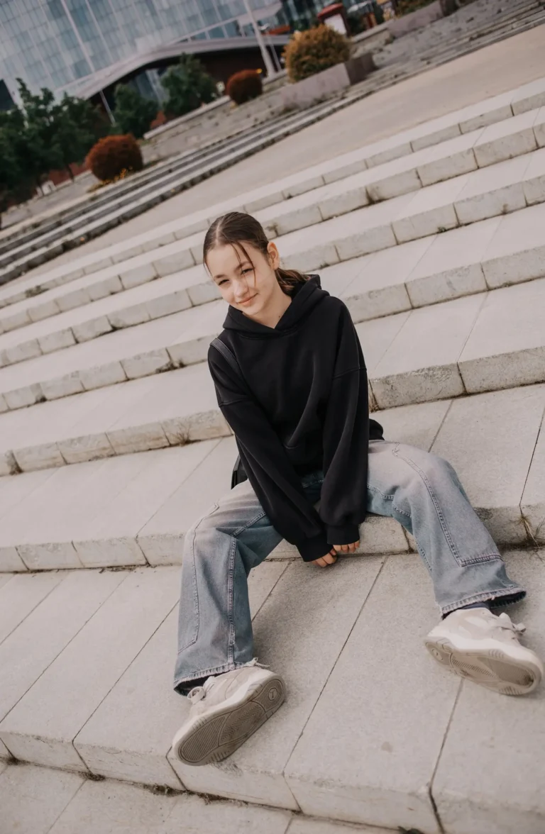Queen’s girls — Fashion editorial by ELena LOGINOVA for VOUS Magazine